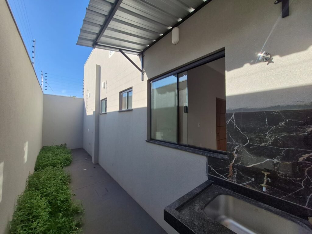 LAVANDERIA E CORREDOR LATERAL EXTERNO